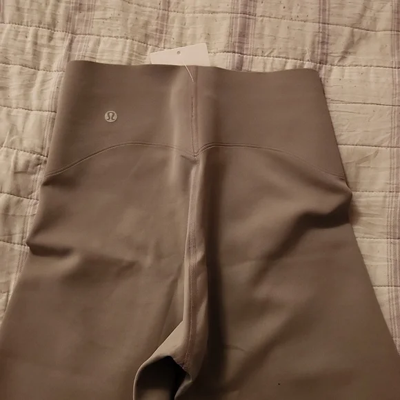 Glow Up SHR Tight - Picture 3 of 14